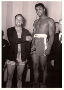 Muhammad Ali znany wtedy jako Cassius Clay po zdobyciu złota na Olimpiadzie