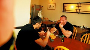 Mamed Khalidov i Mariusz Pudzianowski na sushi