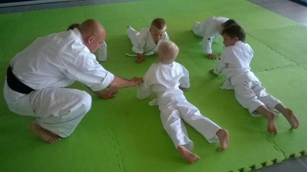 Egzaminy dla dzieci w Furo Karate prowadzone przez Jana Schneidera (6)