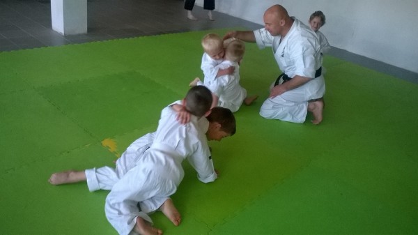 Egzaminy dla dzieci w Furo Karate prowadzone przez Jana Schneidera (7)