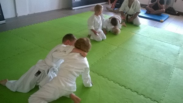 Egzaminy dla dzieci w Furo Karate prowadzone przez Jana Schneidera (8)
