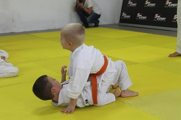 I Turniej Furo Karate w Andrespolu. Na zdjęciu Janek biały i Dorian Błaszków