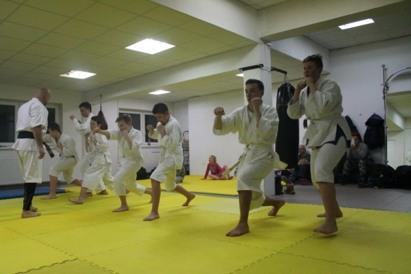 Egzaminy na pasy juiniorów do 16 lat Furo Karate w VTP Gym w Andrespolu (2)